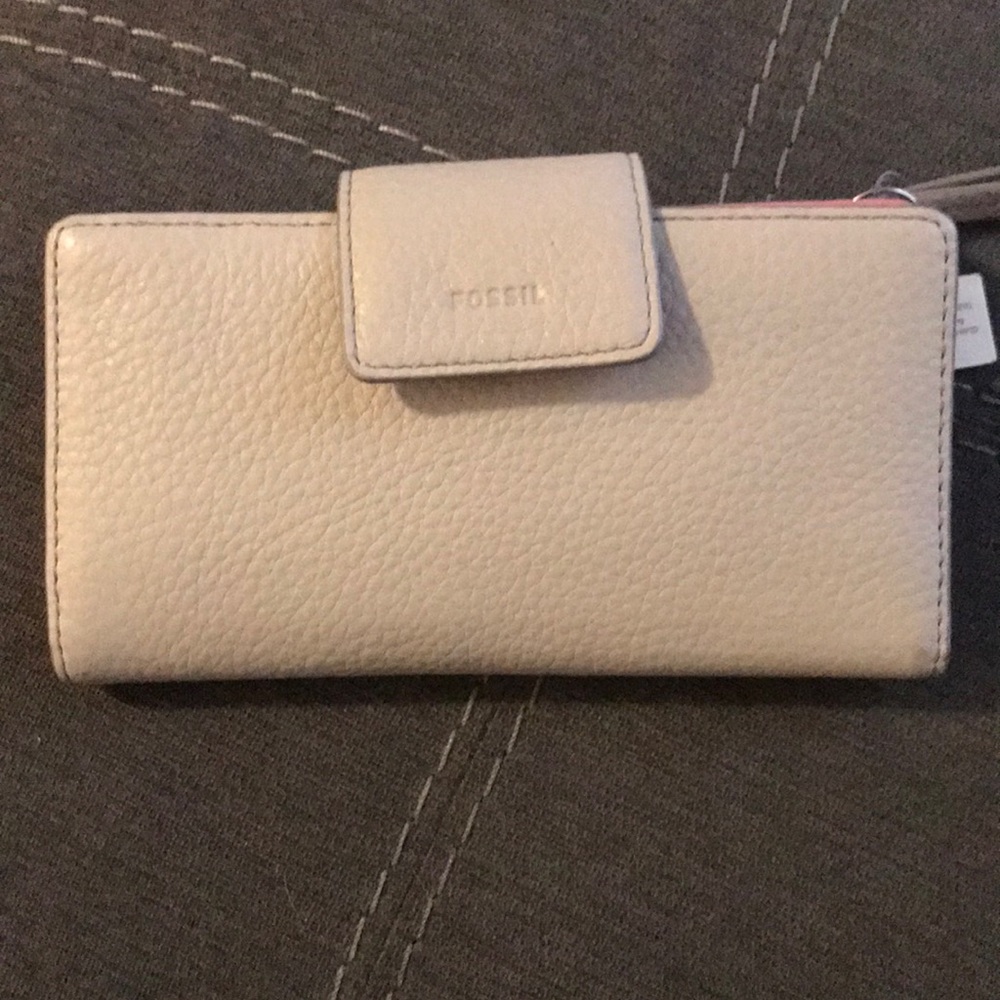 COPY - NWT Fossil wallet with RFID!